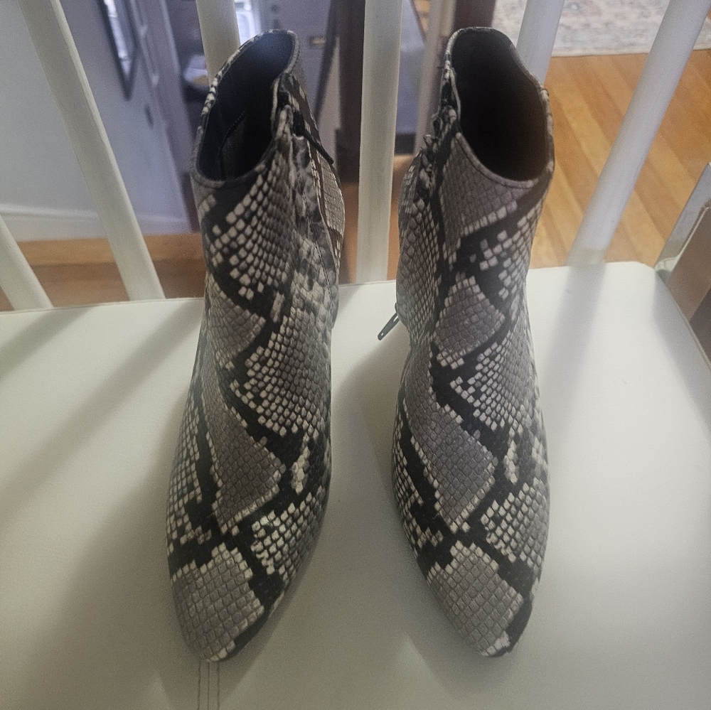 Closet Sale! Banana Republic Snake Print Ankle Boots Size 8